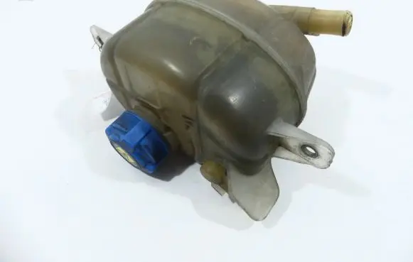 Coolant expansion tank/reservoir