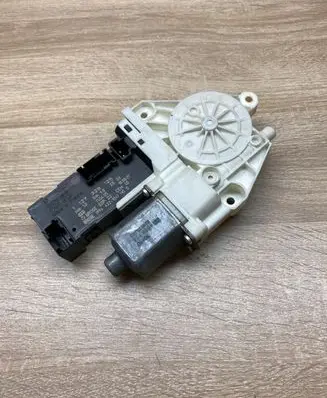 Peugeot 407 Front door window regulator motor 1137328125
