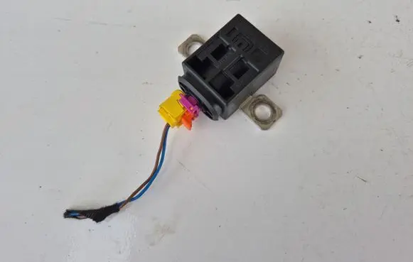 Audi A6 S6 C6 4F Battery relay fuse 4F0915519
