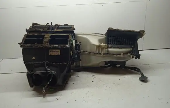 Volvo S60 Interior heater climate box assembly P31101107