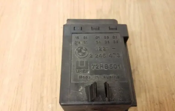 BMW 5 E39 Glow plug pre-heat relay 2246473 72RB501