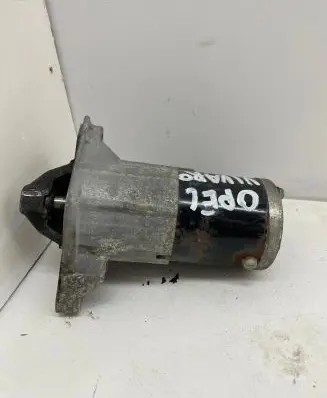 Opel Vivaro Starter motor 233009590R M000T39373