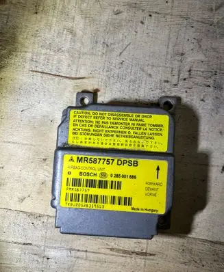 Mitsubishi Colt CZ3 Airbag control unit/module MR587757 PMR587757 0285001686