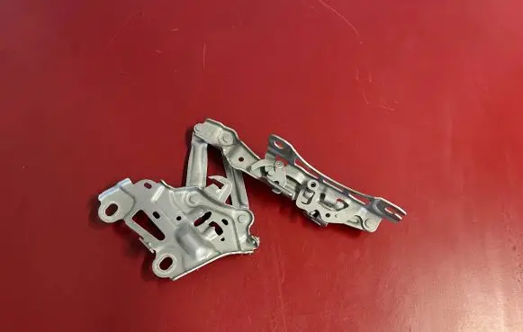 BMW X1 U11 Engine bonnet/hood hinges 9883417