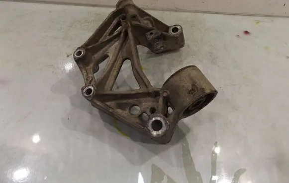 Volkswagen Polo IV 9N3 Holder (bracket) 