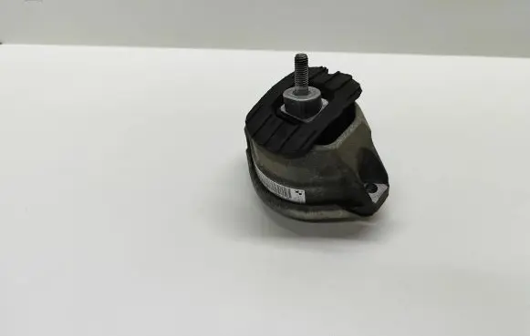 BMW 5 E60 E61 Engine mount bracket 6774620 677462002 15934612