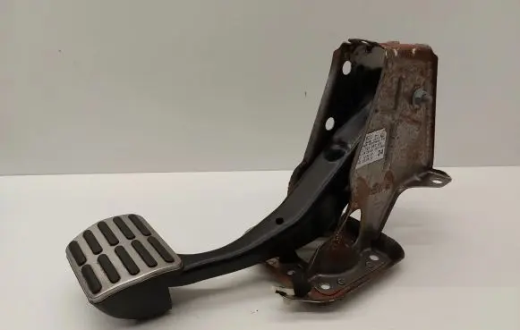 Volkswagen Tiguan Brake pedal 1K1723057AN 1K1723143F