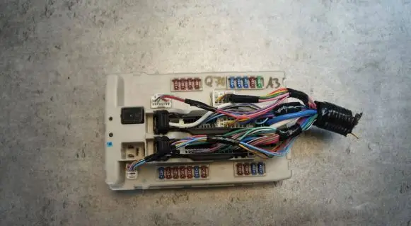 Infiniti FX Fuse module 284B7-1BY2A 284B71BY2A