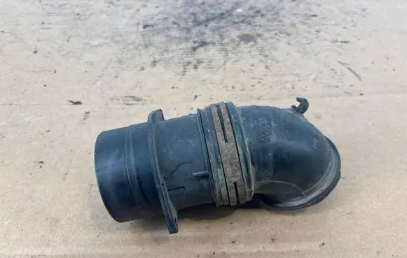 Volkswagen PASSAT B7 Mass air flow meter 0281002956 292552387 03L906461A