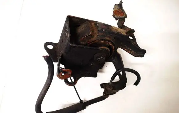 Mazda Premacy Engine mount bracket
