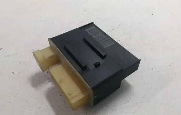 Citroen C5 Coolant fan relay 9652021180