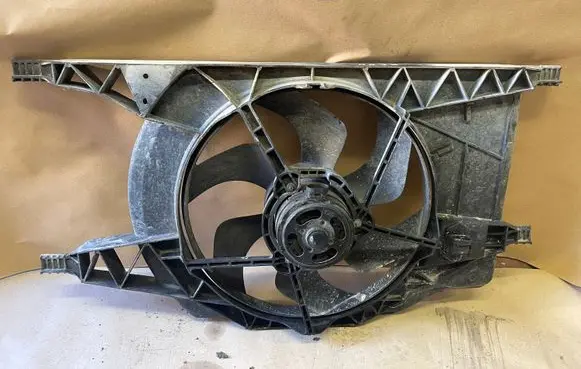Renault Espace - Grand espace IV Radiator cooling fan shroud 1831068000