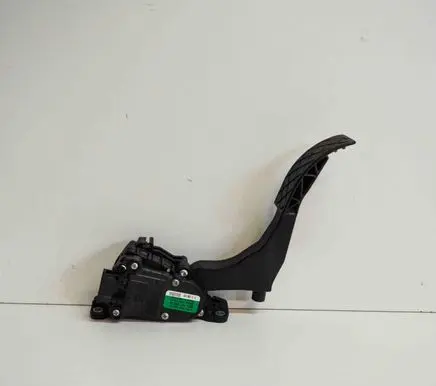 Accelerator throttle pedal