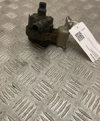 BMW X4 F26 Electric auxiliary coolant/water pump 7643949
