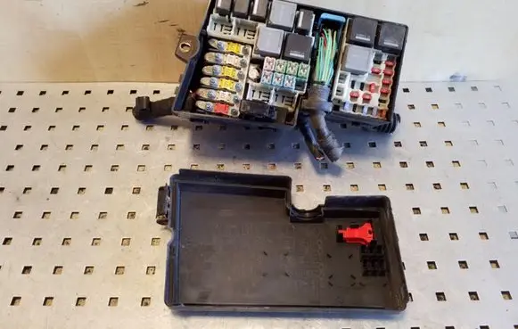 Ford Kuga I Fuse module 3M5T14A142AB 3M5T14A067BC 3M5T14A076AG