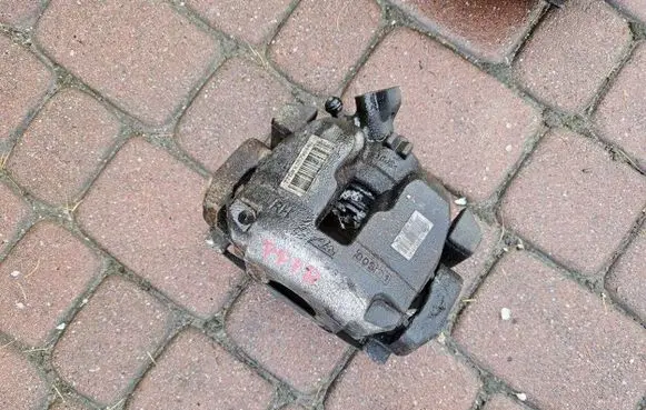 Opel Combo E Front brake caliper 9830798780