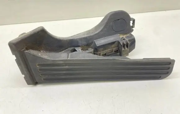 Volkswagen Touran I Accelerator throttle pedal 1T1721503H 6PV00868900