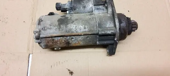 Volkswagen Golf IV Starter motor 02A911024B