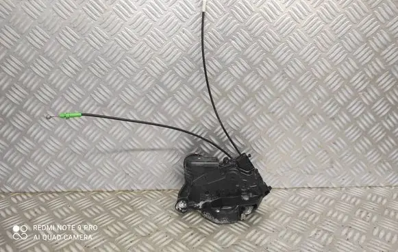 Toyota Yaris Front door lock