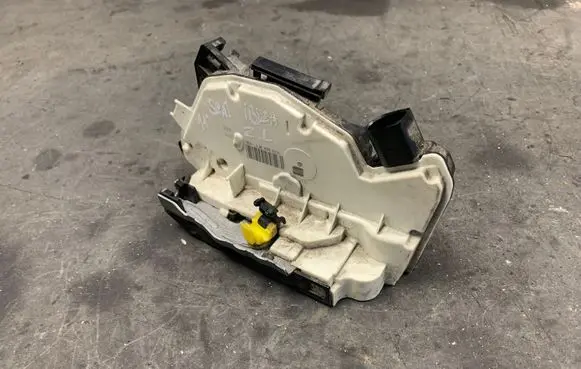 Seat Ibiza IV (6J,6P) Front door lock 05A6J0839015C