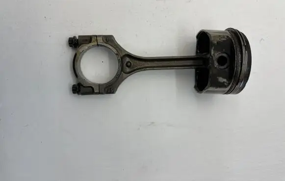 Hyundai i30 Piston with connecting rod G4FA