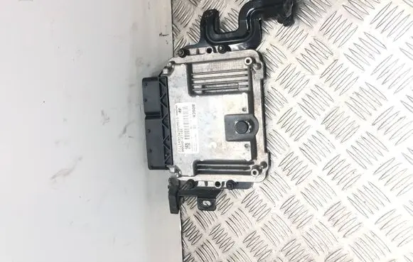 Hyundai i30 Engine control unit/module 0281030864 391122A980 1039S68322