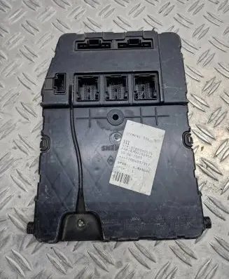 Renault Megane II Comfort/convenience module 8200305575