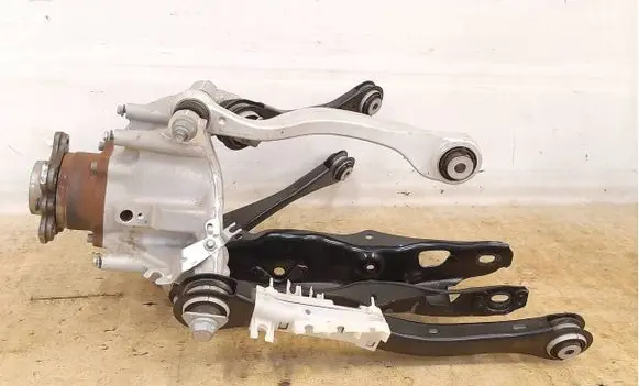 BMW X6 G06 Stub axle 6876653 6876651 33306876651