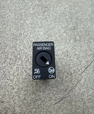 Passenger airbag on/off switch