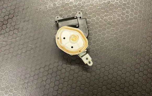 Suzuki Swift I Air flap motor/actuator 1138002530