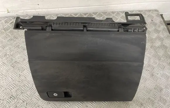 Volkswagen PASSAT B8 Glove box 3G2857097S