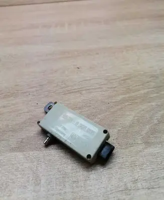 BMW 5 E39 Aerial antenna amplifier 8368886