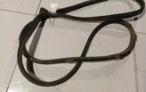 Toyota Corolla Verso E121 Rubber seal front coupe door 