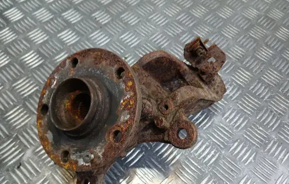 Volkswagen Touran I Front wheel hub spindle knuckle