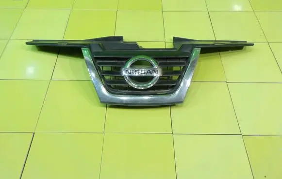 Nissan Juke I F15 Front bumper upper radiator grill 18AB17