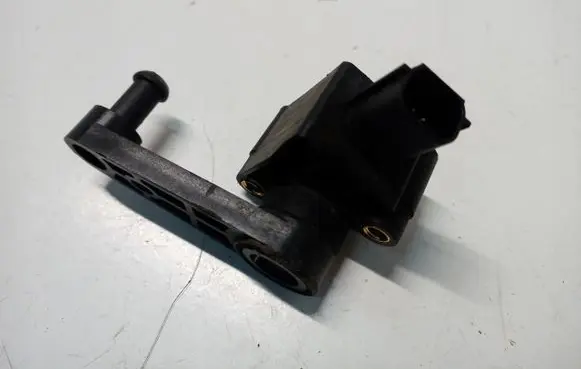 Headlight/headlamp level sensor