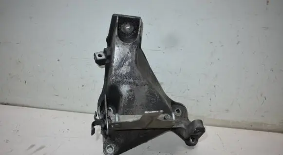 Engine mounting bracket