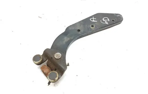 Mercedes-Benz Vito Viano W639 Sliding door lower roller guide/hinge A6397600500 ZGS004
