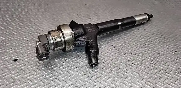 Opel Meriva B Fuel injector 55567729 1123677