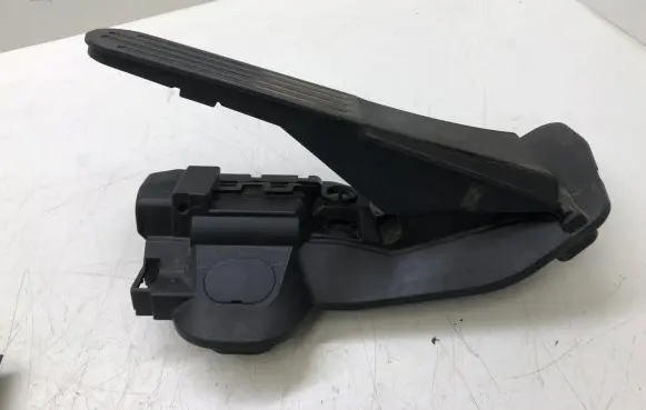 Volkswagen Golf VI Accelerator throttle pedal 1K2721503S