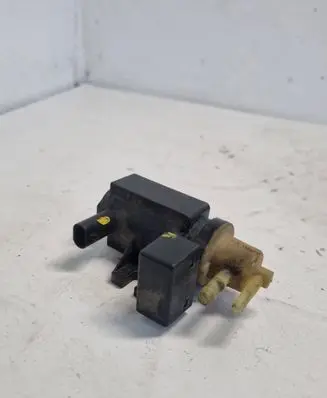 Mercedes-Benz B W245 Turbo solenoid valve A0061536628 07T257 70078202