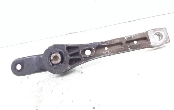 Engine mount bracket