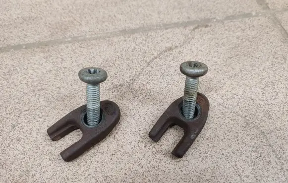 Nissan Note (E11) Fuel Injector clamp holder 