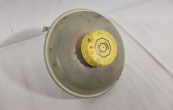 Audi A4 S4 B6 8E 8H Brake fluid reservoir 8E0611301