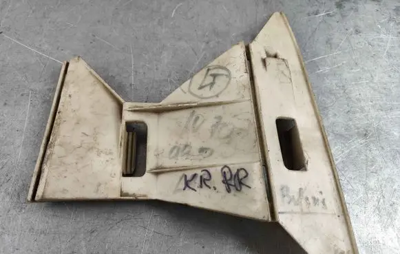 Volvo S70 V70 V70 XC Front bumper mounting bracket 09151502