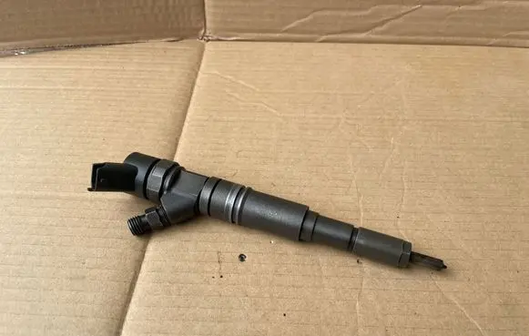 BMW 5 E39 Fuel injector 0445110048