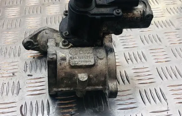 Volkswagen Jetta V EGR valve 03G131501N 03G129637A