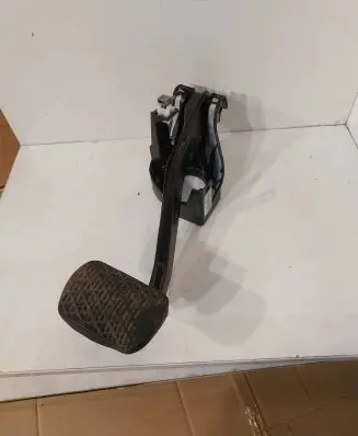 Mercedes-Benz E W212 Brake pedal A2042902001 1013001283 PP204290056