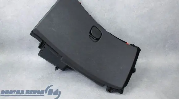 Alfa Romeo 159 Glove box