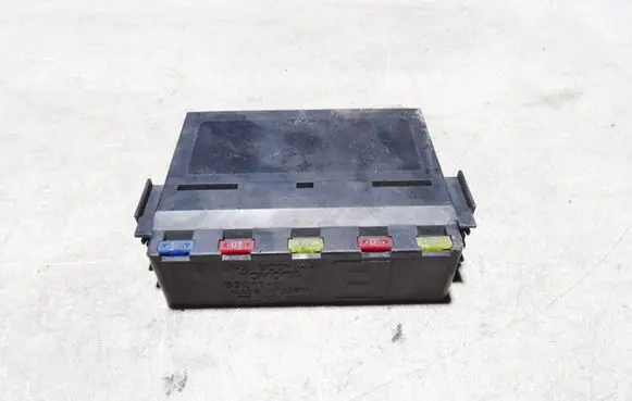Lexus IS 220D-250-350 Fuse module 8921153020